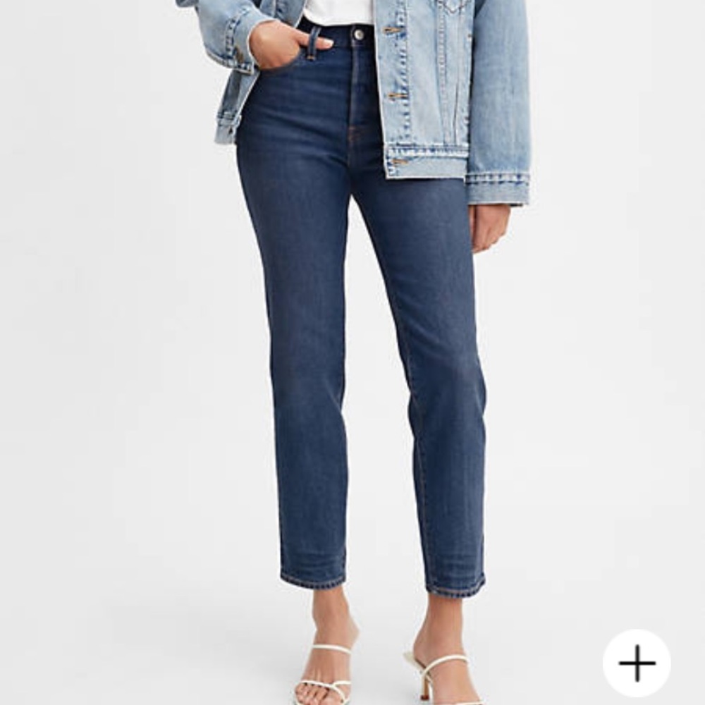 Dark wash Levi wedgie ankle jeans